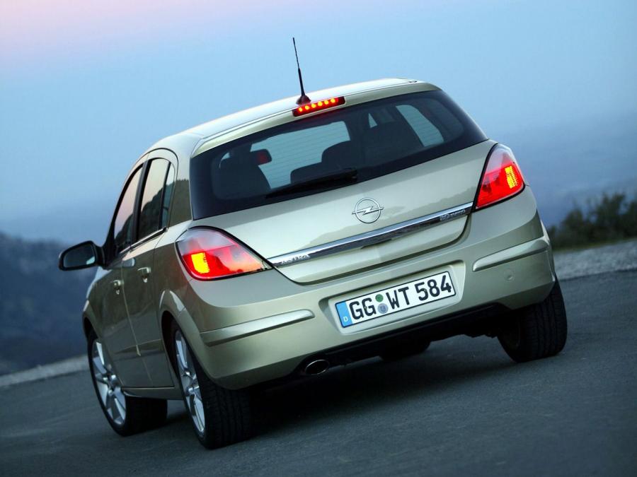  Opel Astra Hatchback 2004 года  (фото 16 из 27)
